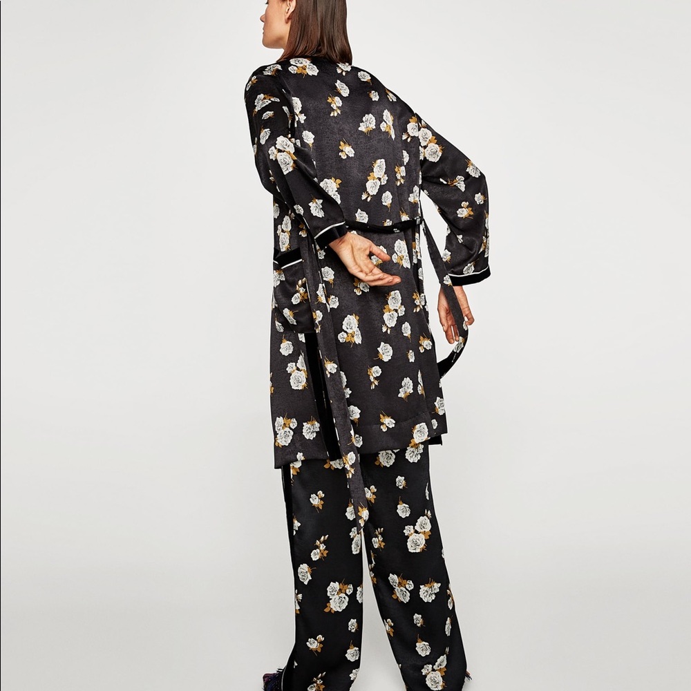 NWT Zara Black Silky Floral Kimono Robe Dress - Picture 5 of 8